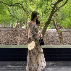清冷水墨蝶砕花ストラップワンピース女性2025夏の新型フランスのユニークで美しい気質のロングスカート