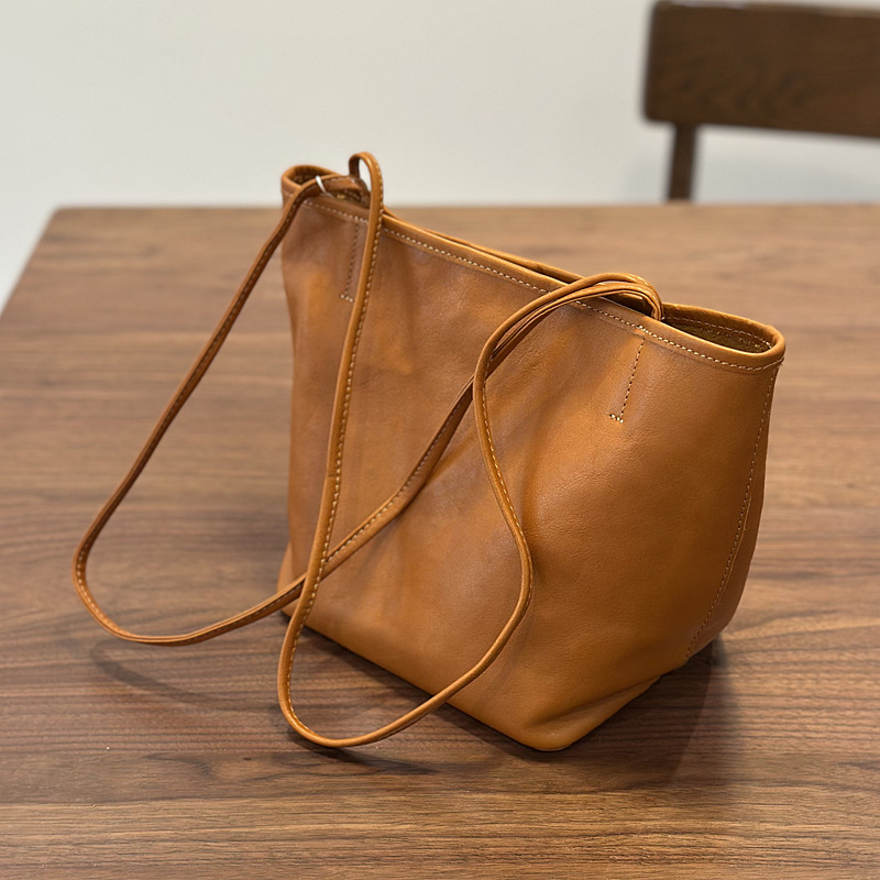 Vintage Genuine Leather Tote Bag Small Bag 2025 New Commuter Versatile Shoulder Bag Bucket Bag First Layer Cowhide