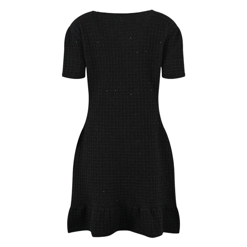 Элегантное трикотажное платье во французском стиле, новая модель 2025 года, с нежными пуговицами из страз и бантом.