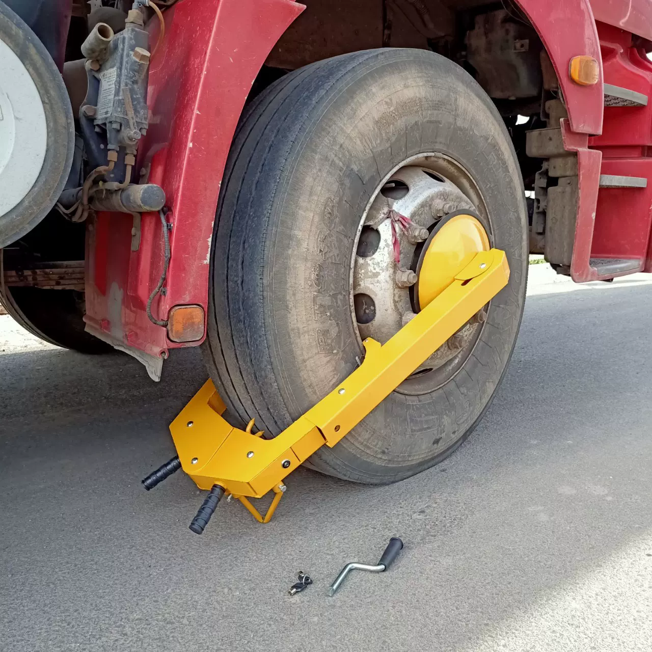 货车大吸盘锁渣土车锁挂车锁城管执法专用锁