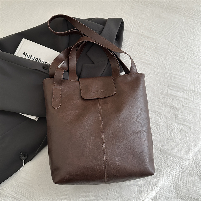 Alto sentido retro bolso de transporte de invierno 2024 nuevo versátil este año popular bolso de mano bolsa ocio