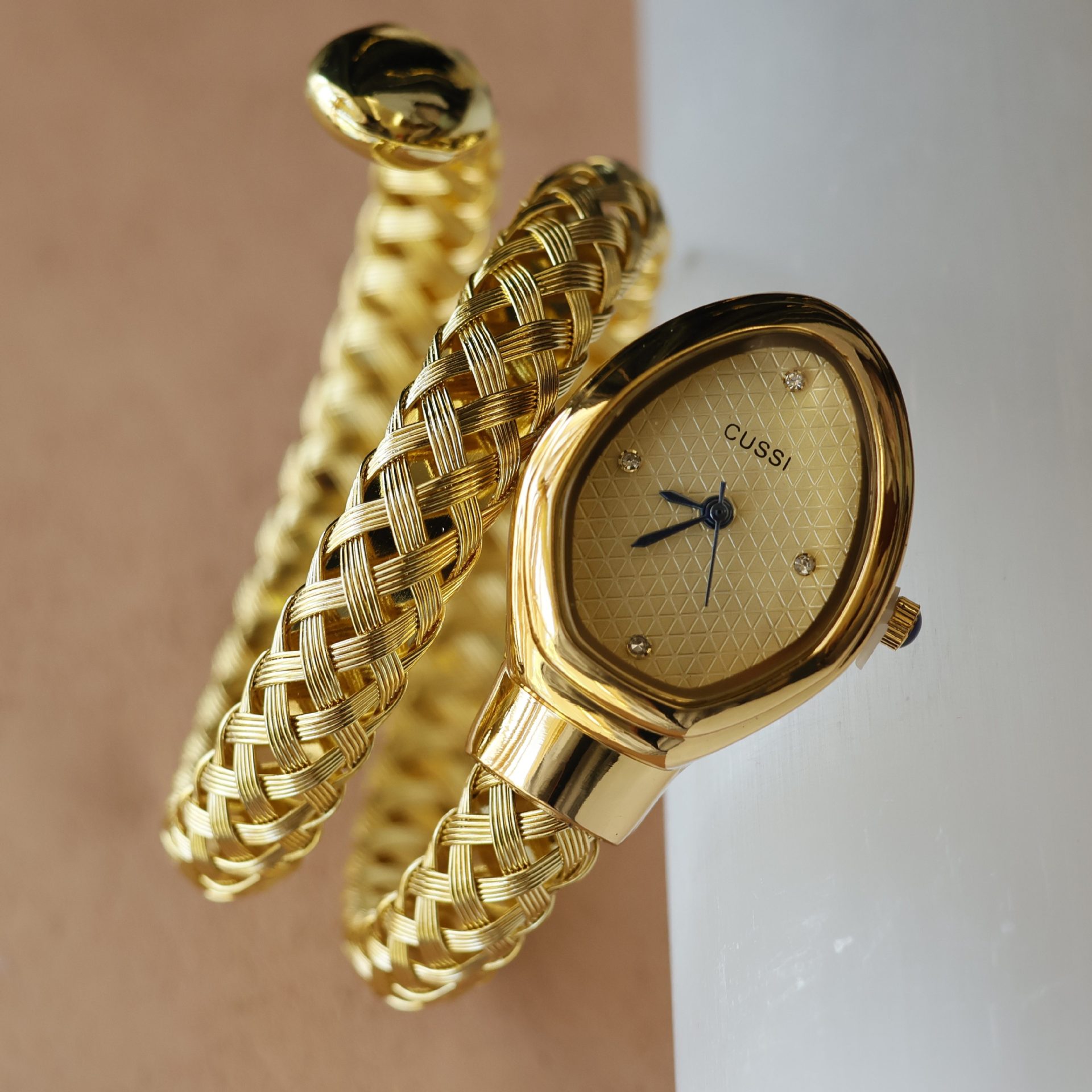 Cussi Gilt Cross Braided Bracelet Watch Women's Fashionable Elegant Quartz Watch Exquisite Accessible Luxury Model