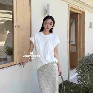 Summer genuine design trend T-shirt with a round collar