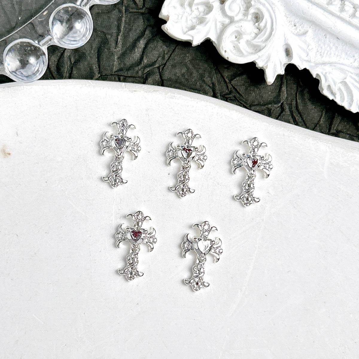 Ventas transfronterizas de joyas de manicuría cruces oro y plata super brillante diamante completo retro punk cruces joyas accesorios diy