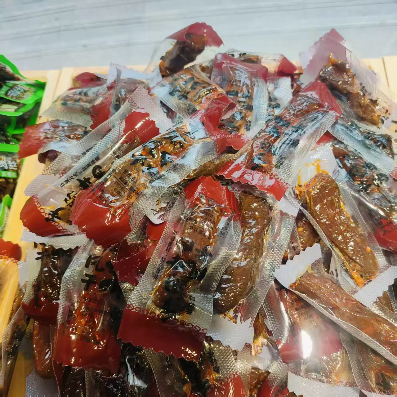 高山牛娃手撕牛肉独立包装零食批发厂家展会摆摊散装麻辣高原特产