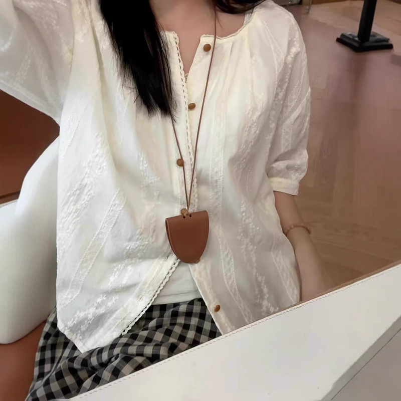 Highly Recommended! Retro-Style Embroidered Jacquard Short-Sleeve Shirt for Women with a Slightly Loose Fit and Beautiful Lace Splicing