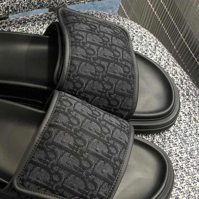 Guangzhou Shoe Factory 2025 pantuflas de verano, suela suave, plataforma antideslizante de diamantes de imitación de una palabra, ropa exterior, elegante playa de suela gruesa