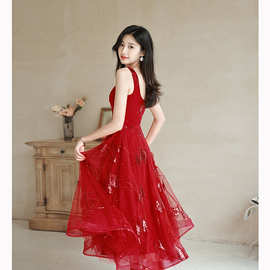 酒红色吊带敬酒服2025年新款新娘小个子结婚礼服女平时可穿连衣裙