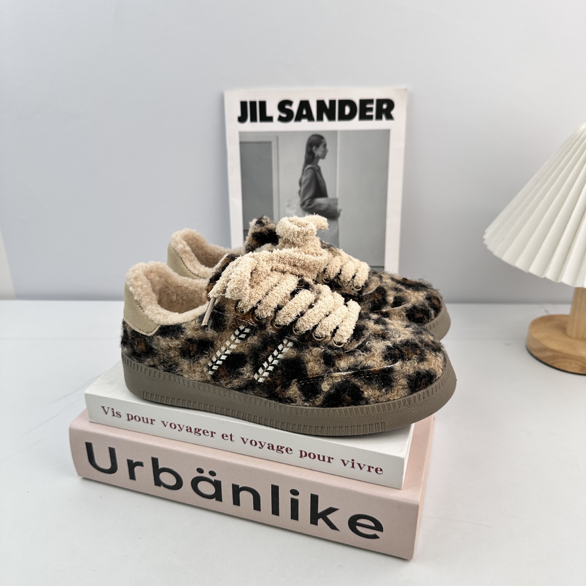 Yuanbo 2025 invierno calentamiento de algodón zapatos de mujer de alto nivel bajo con zapatos de entrenamiento de terciopelo de estilo universal en zapatos de skate de terciopelo
