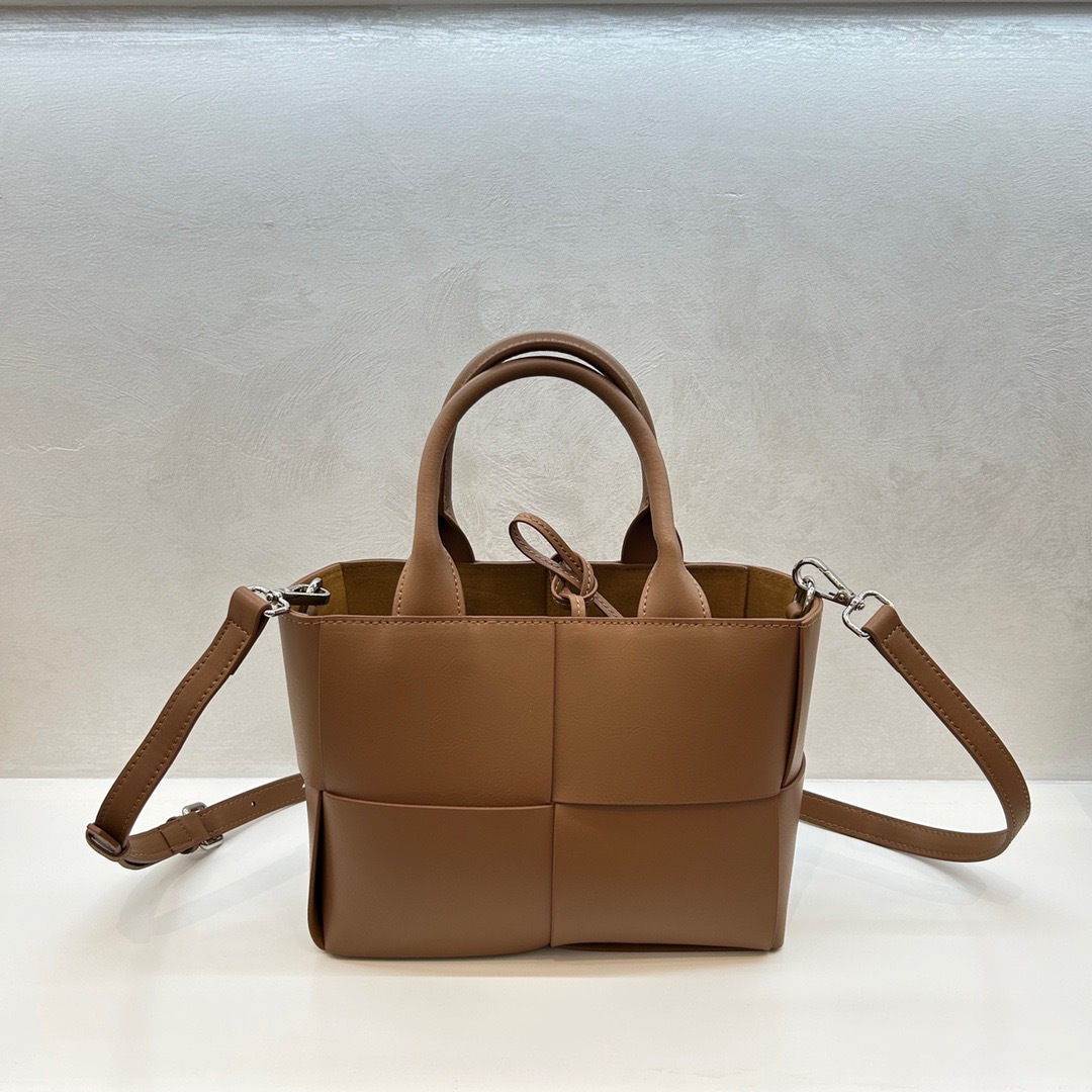 真皮女包2023新款跨境四格编织托特包时尚简约手提单肩斜跨包包女