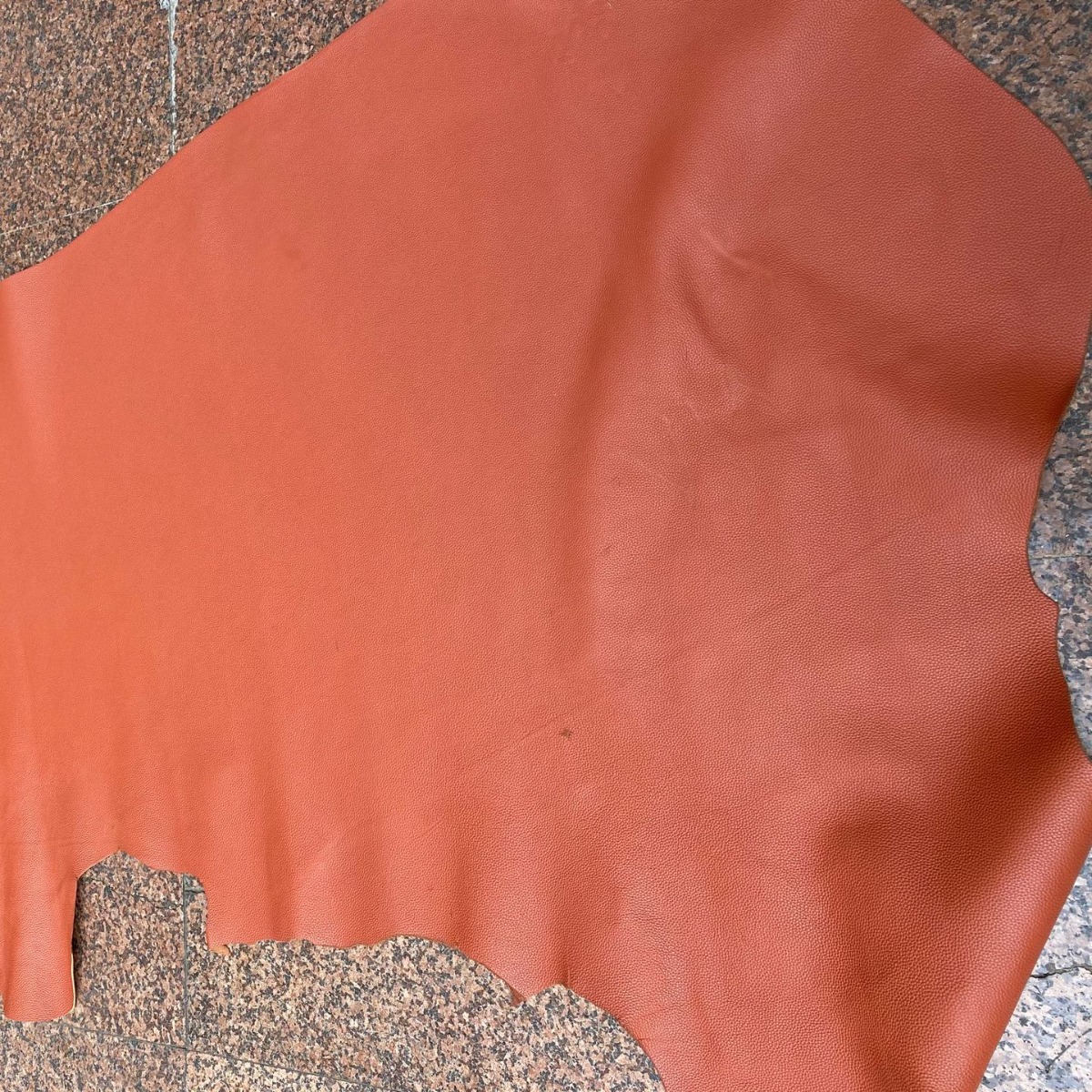 头层牛皮 马鞍皮 荔枝纹 红棕色