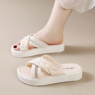 2023 Summer slippers women's outdoor fashion sandals design Korean style sandals French temperament flip flops cross Rhinestone