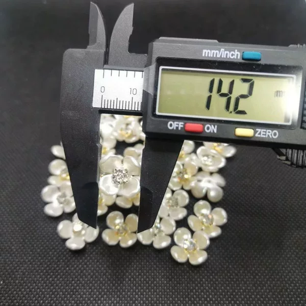 14mm four-petal small flower gold single-prong DIY handmade material popular hair clip with four-petal flower and gold rhinestones