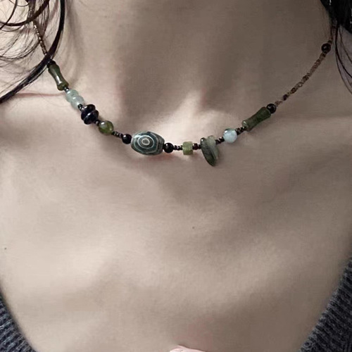 New Chinese-style Tibetan-inspired necklace for women, retro ethnic style pendant necklace, unique design, fashionable and versatile, cultural and artistic accessories.
