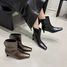 2025秋季新款时尚瘦瘦靴尖头细跟中跟短靴女金属扣百搭及踝靴