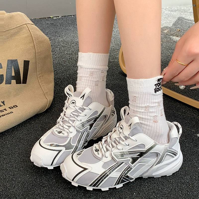 Легкая модная повседневная обувь для женщин, нескользящая спортивная обувь, универсальная женская обувь на мягкой подошве, весенне-летняя дышащая и не душная женская обувь с сеткой.