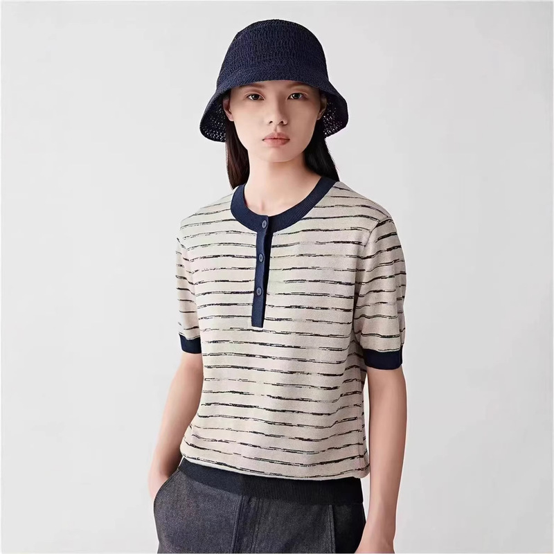 Xiaohe Women's Clothing Mall's Same Style 2026 Spring New Fashion Retro Round Neck Striped Color-Blocking Pullover Knit Sweater