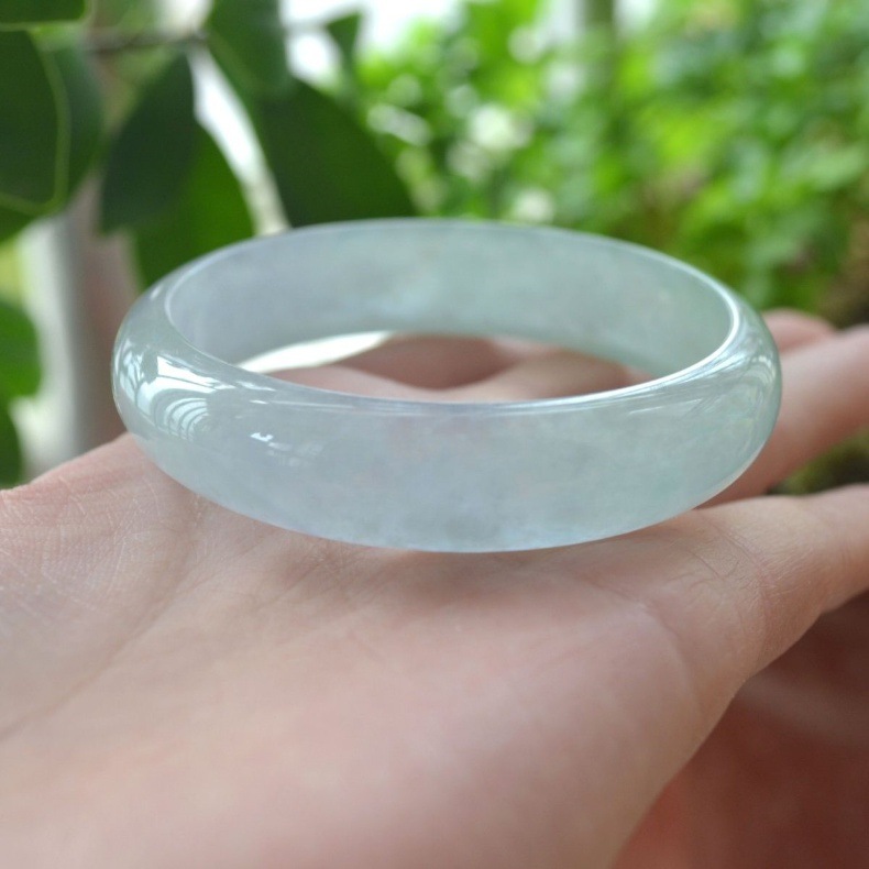Vòng tay ngọc bích Miến Điện tự nhiên băng trong suốt ánh trăng trắng xanh nhạt chi tiết 2