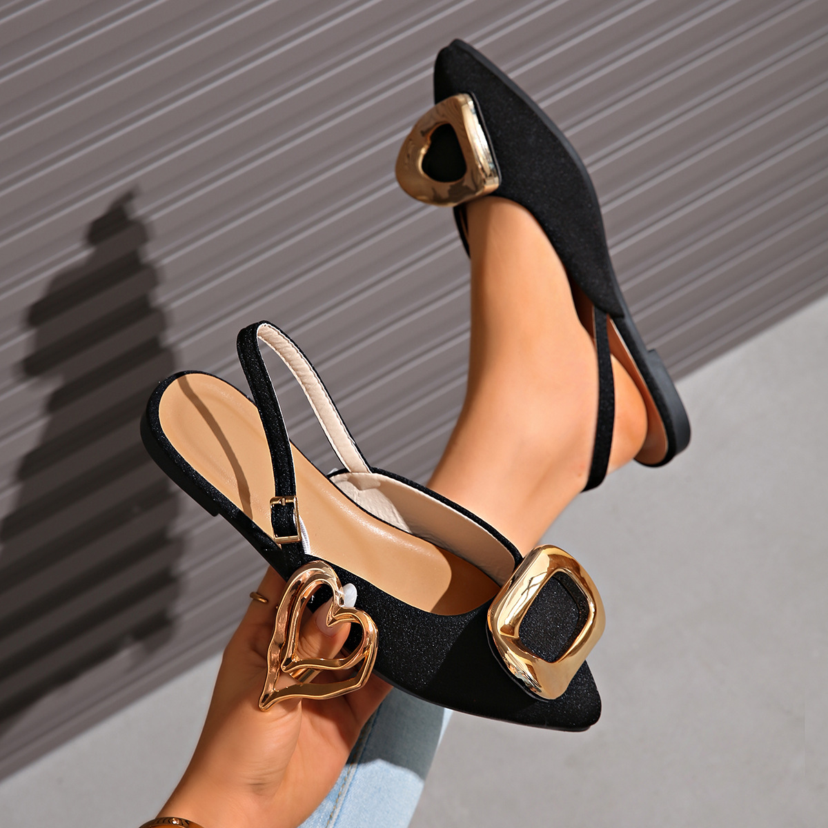 Women's Pointed Toe Flat Sandals Summer New Style Puff Toe Metal Cloth Shoes_vogvips.com
