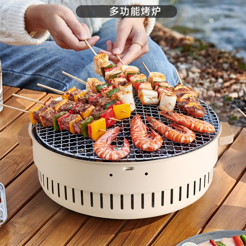 囲炉裏でお茶を煮ます。屋外でキャンプします。|undefined