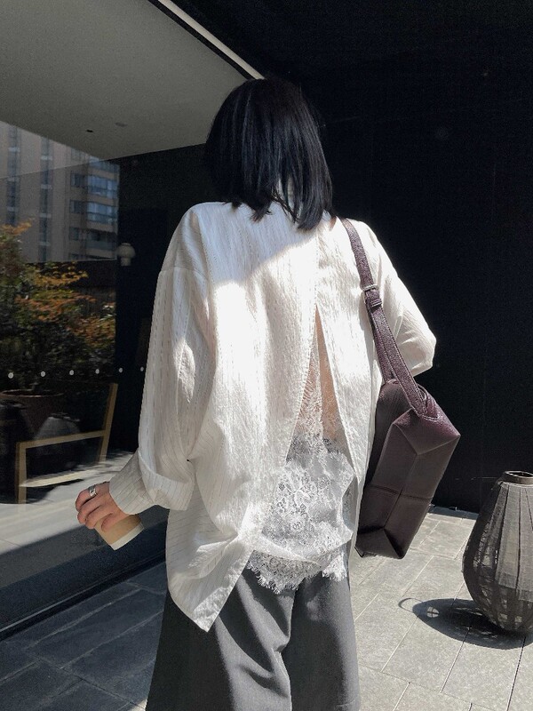 26 Autumn Striped Lace Patchwork Back-Slit Shirt, Light-Colored Loose-Fit Drop-Shoulder Fashionable Casual Top 146 26 Autumn Striped Lace Patchwork Back-Slit Shirt, Light-Colored Loose-Fit Drop-Shoulder Fashionable Casual Top 146