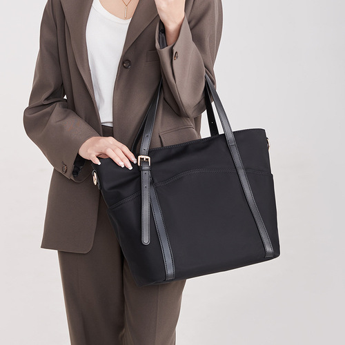 2024 New Tote Bag Large Capacity Bag Women's Lightweight Commuting Business Travel Handbag Casual Versatile Crossbody Bag