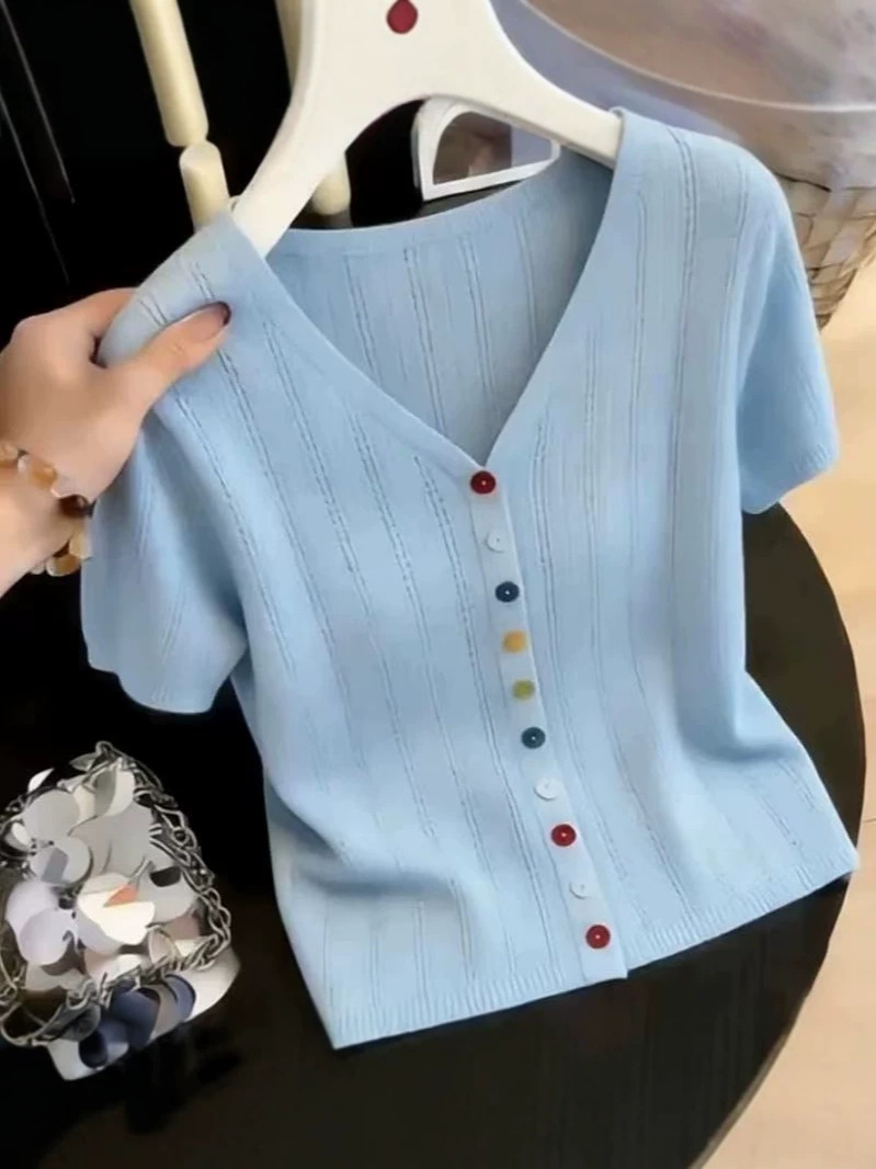 Áo thun nữ dệt kim họa tiết rỗng tay ngắn form chuẩn — màu thiên thanh