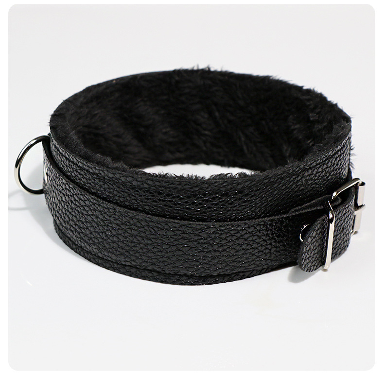 Plush Leather Collar with Traction Chain for Adults, Black Bondage Restraint Accessory — detail image 8