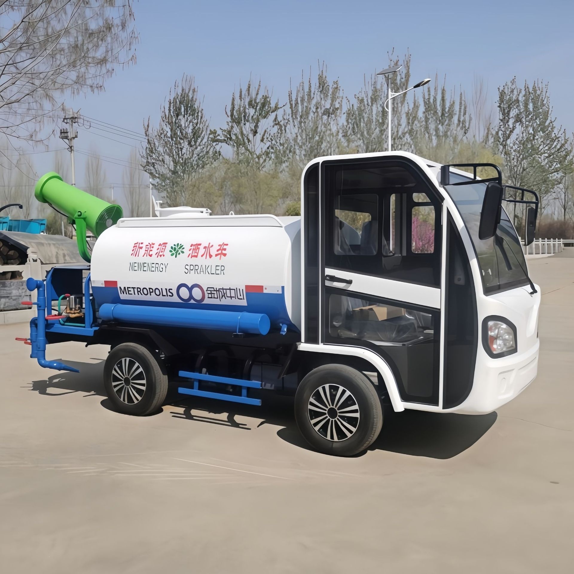 Export-ready small unbranded sprinkler truck for immediate delivery, suitable for gardens, residential areas, and construction sites. New offer