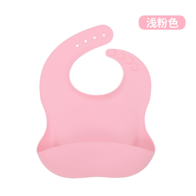 赤ちゃんのシリカゲルはよだれを囲んでいます。|undefined
