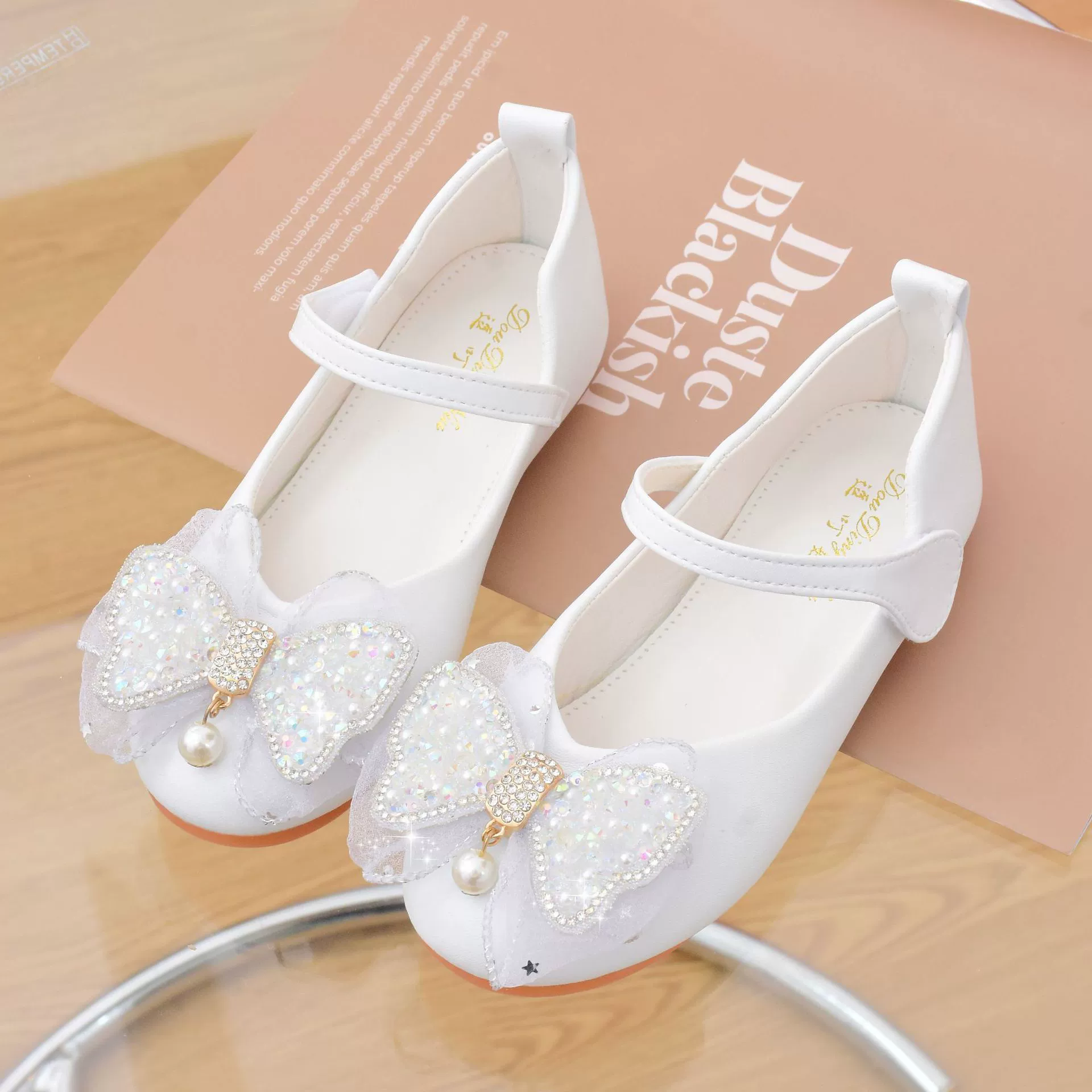 Детская обувь Фабрика оптом детская обувь принцессы с мягкой подошвой, белая классическая кожаная обувь для маленьких девочек, модная обувь в горох