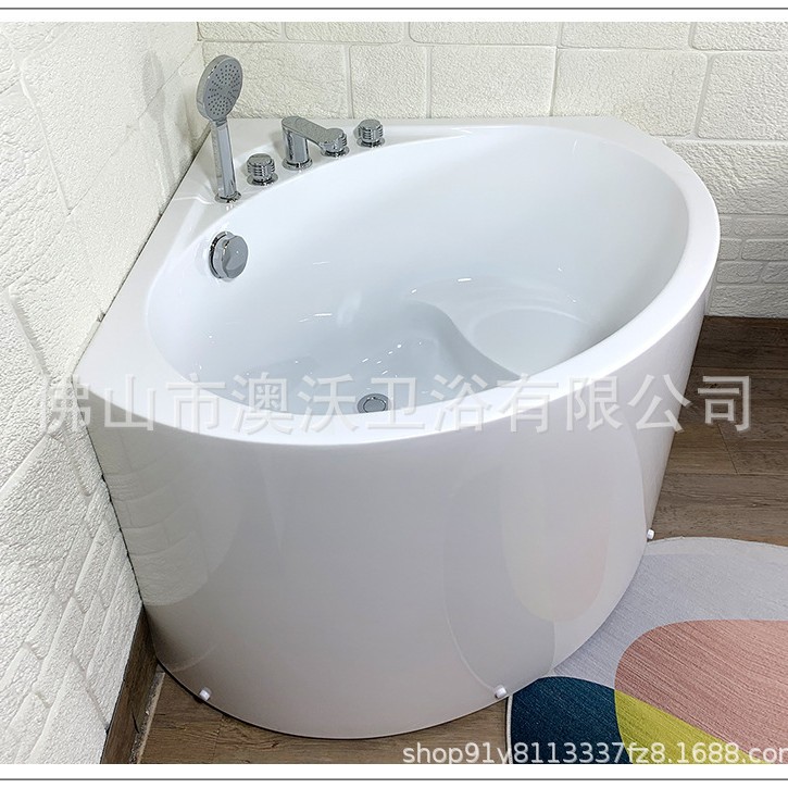 Triángulo en forma de abanico bañera pequeño apartamento j hogar 900*900 temperatura constante calefacción asiento bañera integrado independiente cilindro