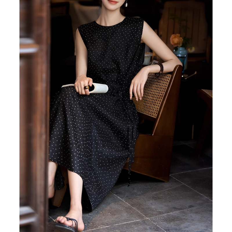 Váy maxi vải lanh chấm bi kiểu Pháp tay ngắn thắt eo — Màu đen