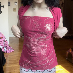 玫红色衣服