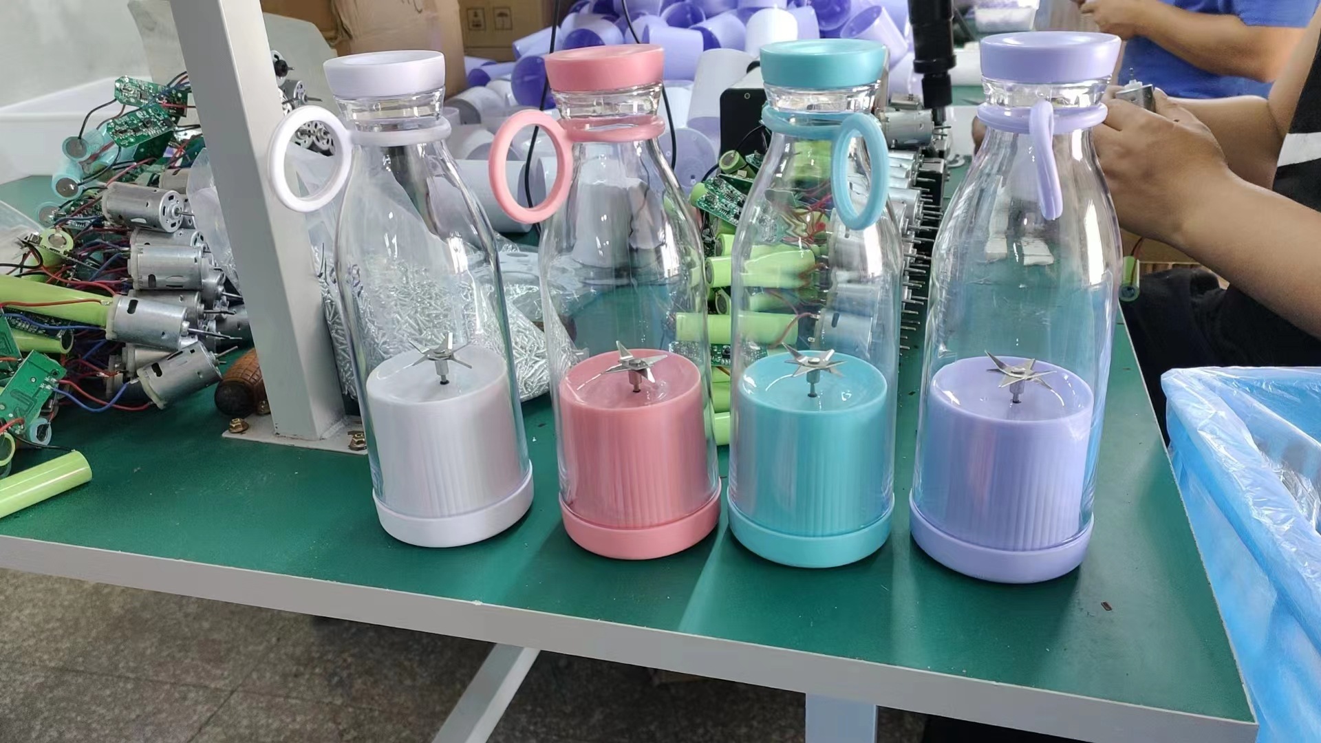 Electric Juicer Portable Juice Cup Fruit Bottle Home Small Charging Travel Cup 6-Blade Student Juice Maker