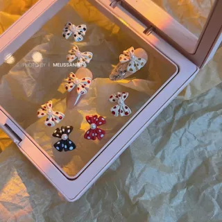 合金蝴蝶结美甲饰品2024新款网红复古甜美珍珠小饰品指甲装饰配件