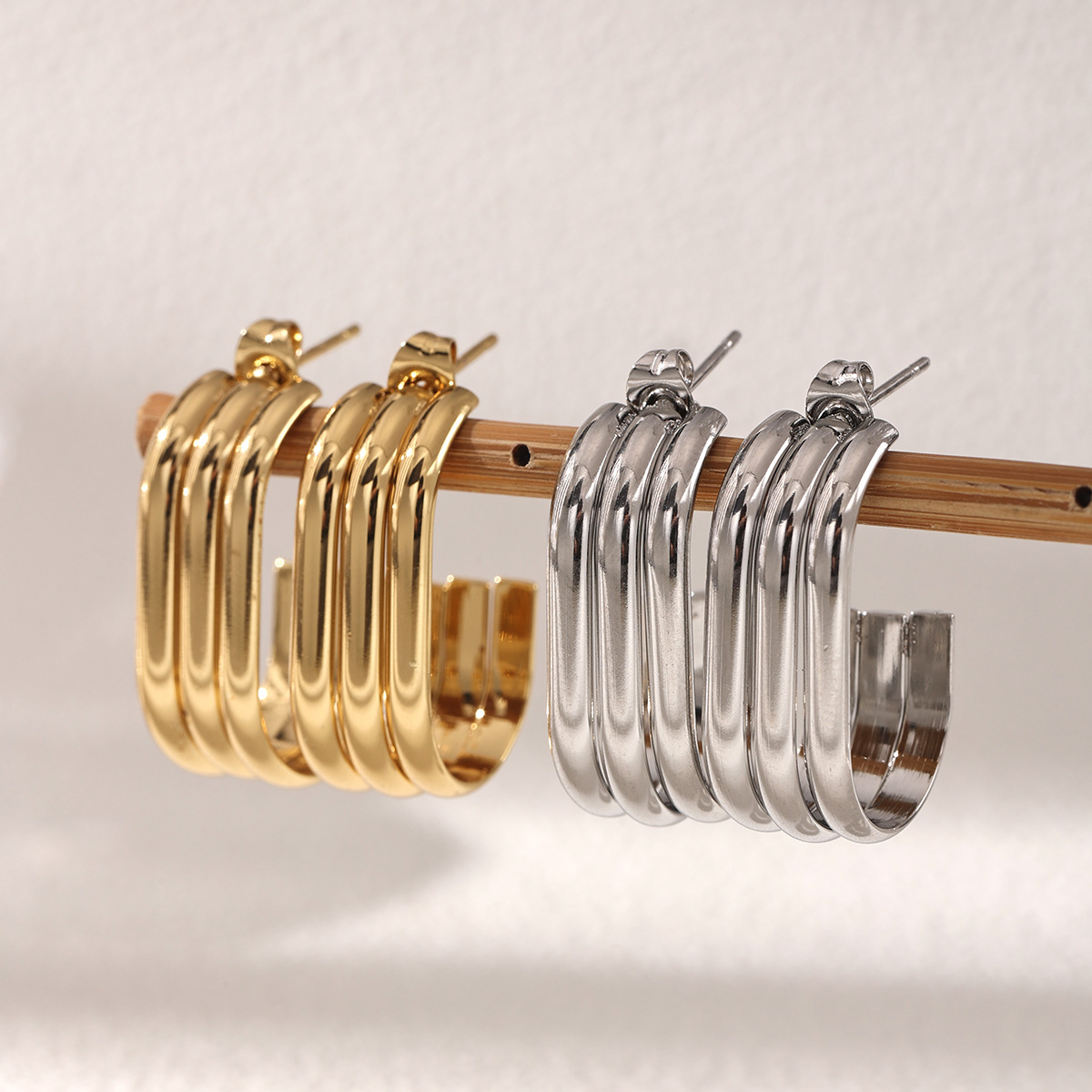 TENA Europa y los Estados Unidos lujosos pendientes de acero inoxidable de alta calidad pendientes de acero dorado venta cruzada de joyas de acero de titanio para mujeres image 3