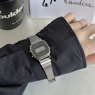 �ڱ�ѩ�r�օ��������Pͬ���ֱ�insС���W���͹�С���K䓎���ӱ�