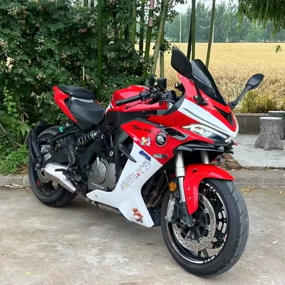 Motosikletlər Sai 550, Zhui 700, Hong