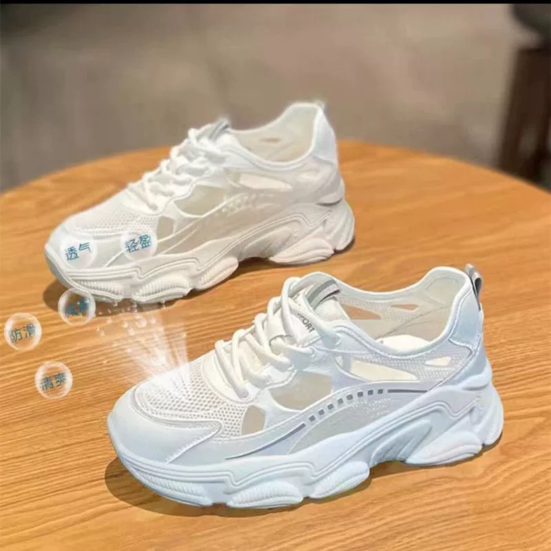 Весенне-летние сетчатые туфли для женщин, дышащие летние сетчатые кроссовки в стиле "dad shoes", модные новые плоские кроссовки на толстой подошве для повседневной носки и спорта 2025 года.