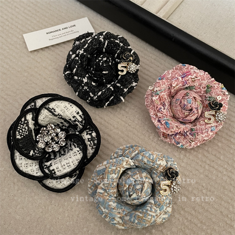 Autumn and Winter New Style Small Chanel Style Fabric Brooch French Style Retro High-end Women's Pin Corsage Small Style Bow Tie Flower