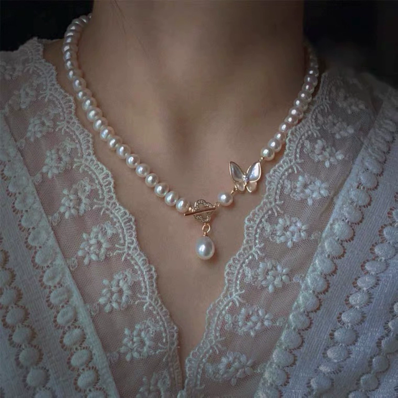 Дизайн Рябчик Бабочка Натуральный Пресноводный Жемчуг Закрыть Круглый Свитер Цепочка 14K Упаковка Золото Сладкое Ожерелье Женский Кулон