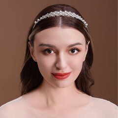 欧米の結婚式の花嫁のアクセサリーの水晶のカチューシャのバロックの王冠は韓国版の王女の誕生日の真珠のカチューシャの女性を飾ります。