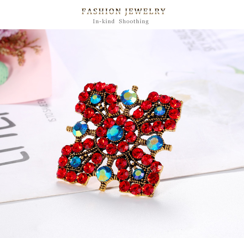 Retro Hollow Red Rhinestone Square Brooch Wholesale Nihaojewelry display picture 5