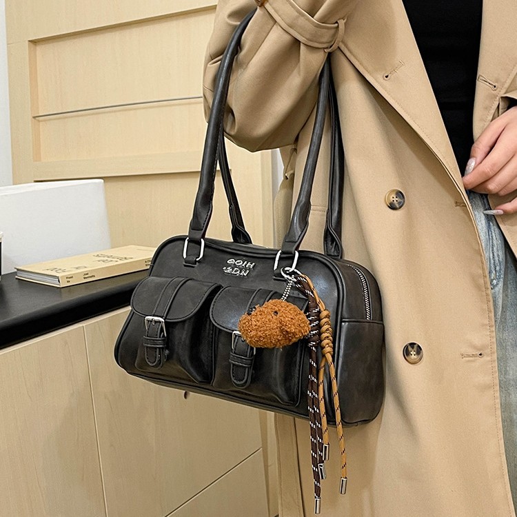 디자인 작은 가방 2024 새로운 패션 INS 패션 어깨 가방 레저 가방 클래스 통근 가방 외국 스타일