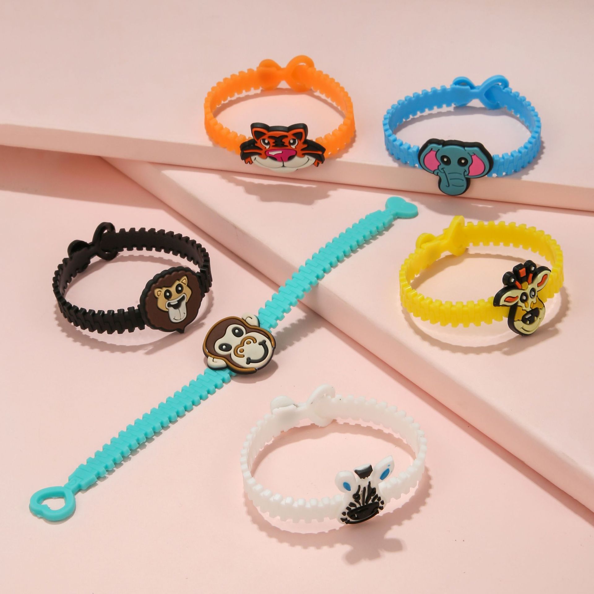 Amazon AliExpress cross-border European and American pvc bracelet creative wrist band animal cartoon children's bracelet gift