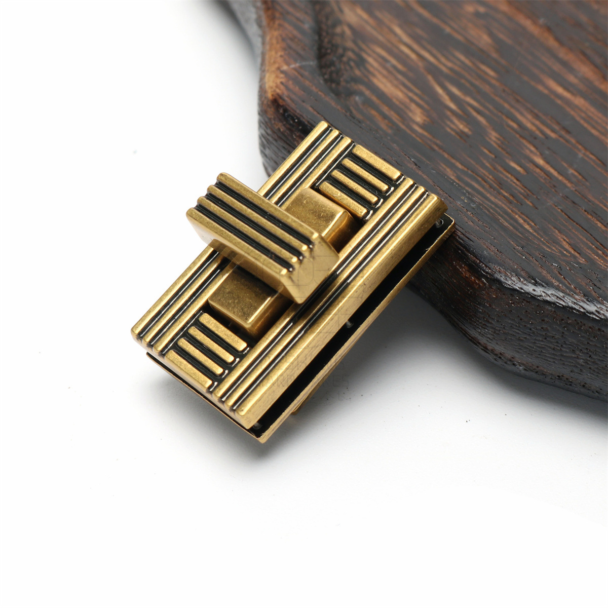 블랙 골드 트위스트 락