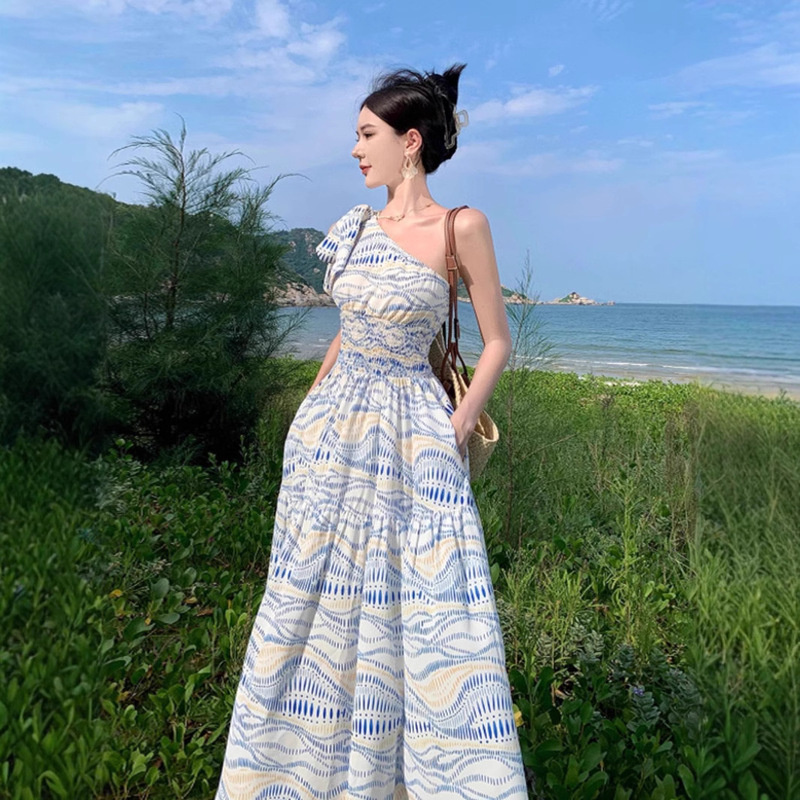 Thailand Travel Photo Shoulder dress Niche Design Sense Temperament Waist Skirt Sanya Holiday Beach Dress