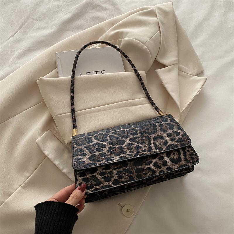 Nicho de diseño de moda retro versátil bolso pequeño para mujeres 2024 invierno nueva tendencia de textura de hombro brazo bolso de mujer