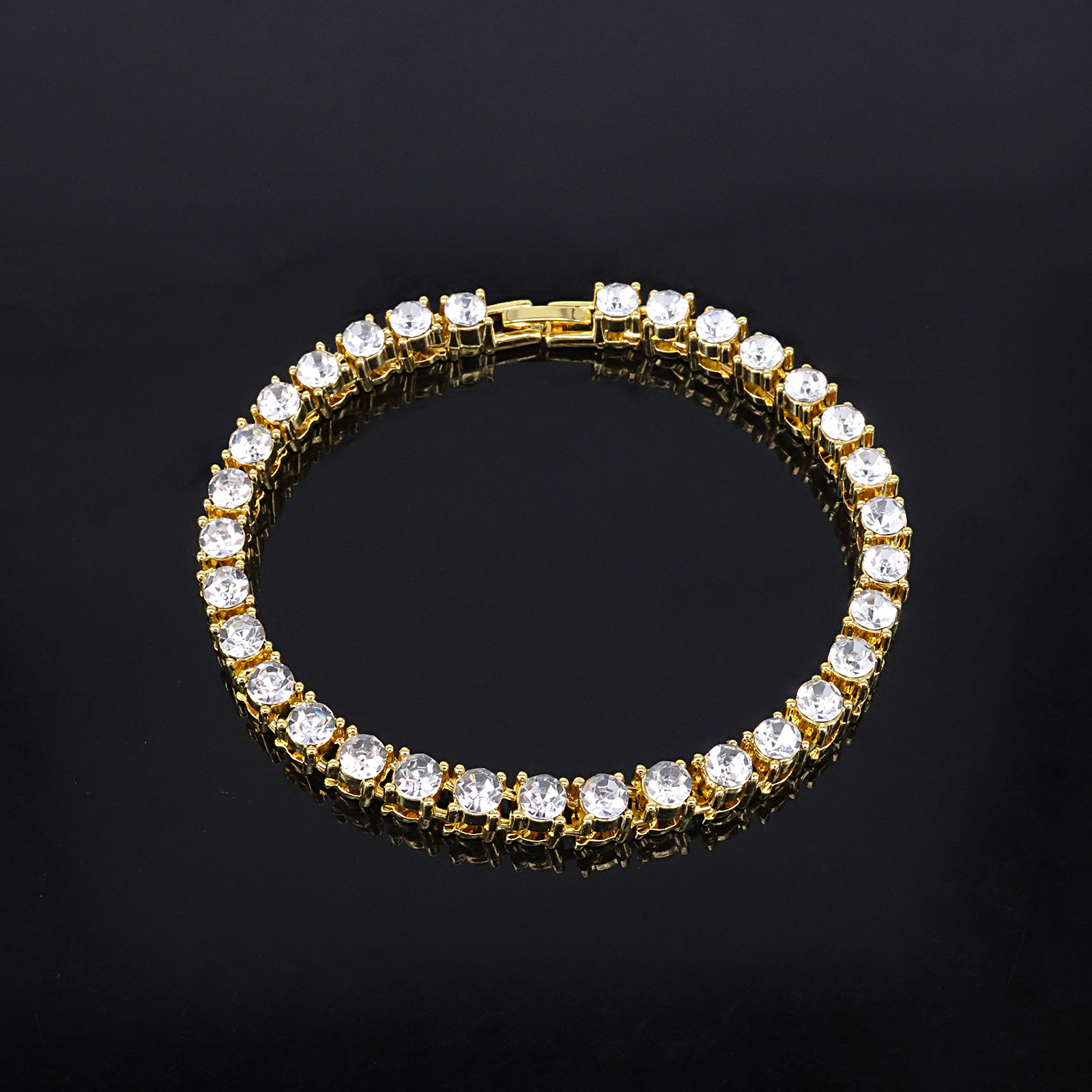 Oversized Sculptural Clear Acrylic Clip-on Earrings Modern Design_voghion.com